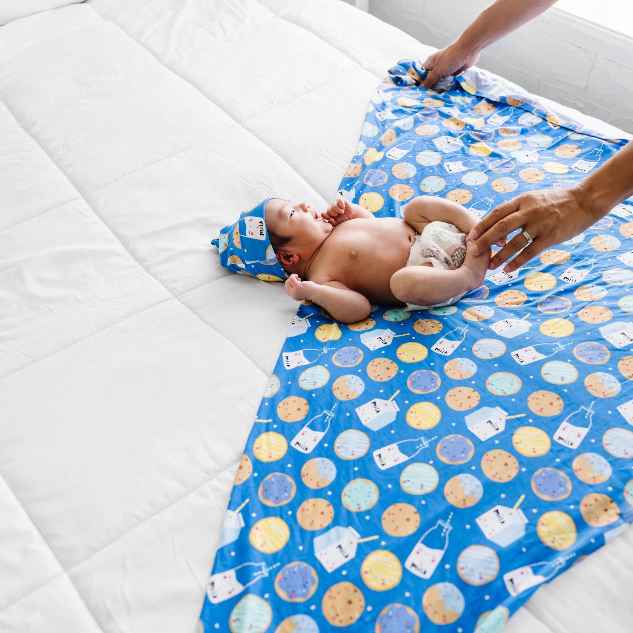 Blue Cookies & Milk Swaddle & Hat Set、mySite、g9winljtr