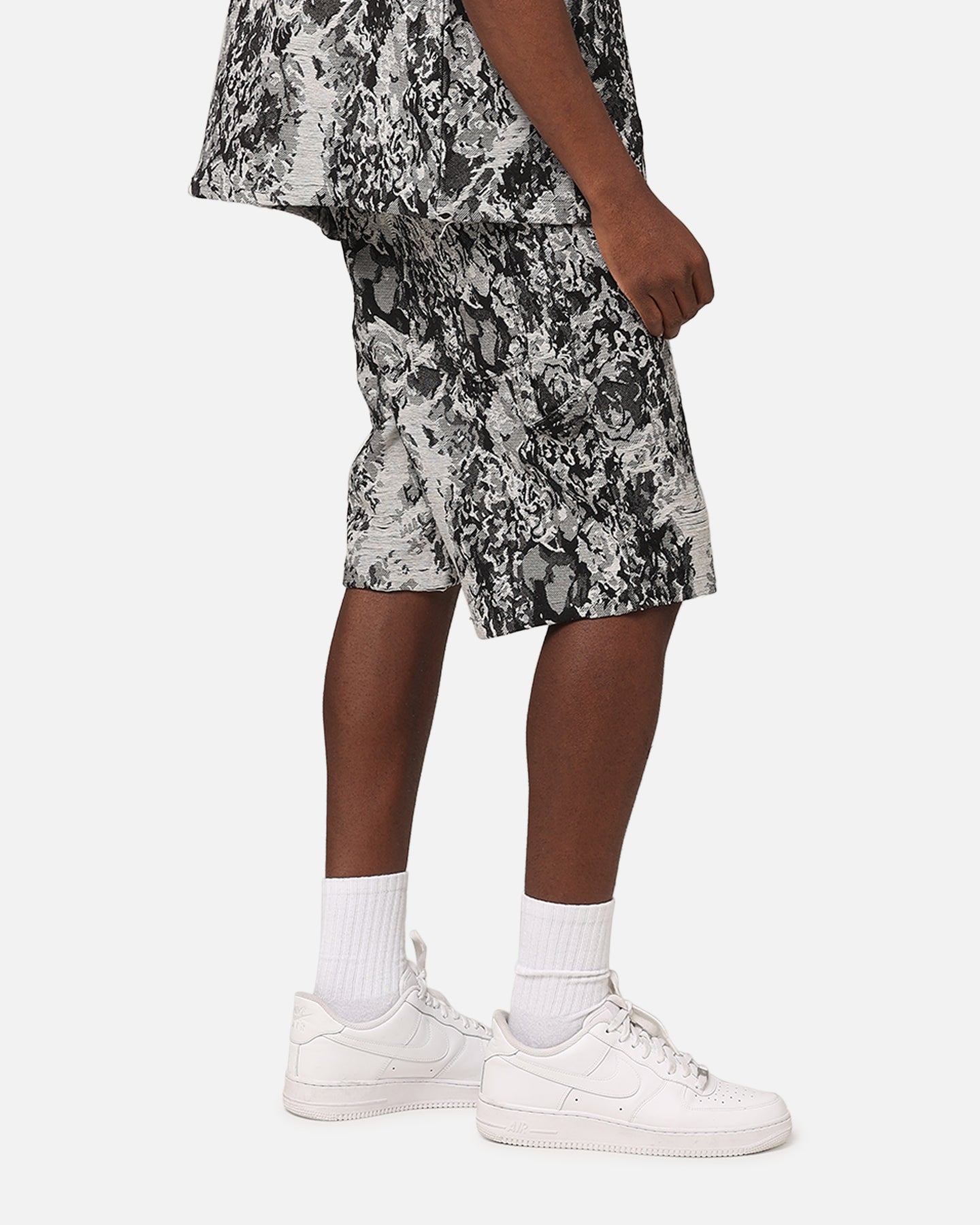 {product_title} - {shop_name}