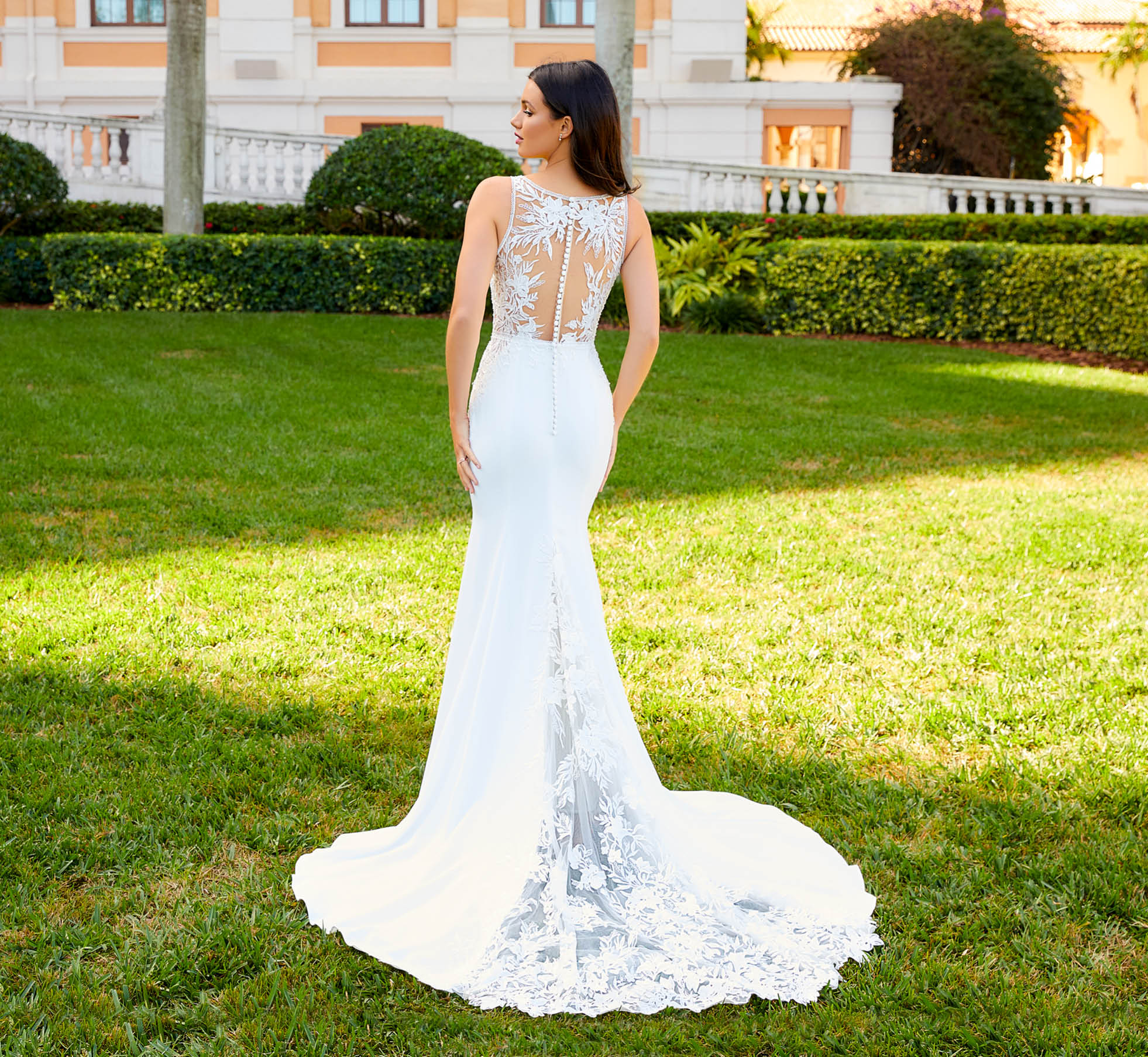 Lace And Crepe Gown With V-Neckline In Ivory Nude Silver、mySite、solidvoid