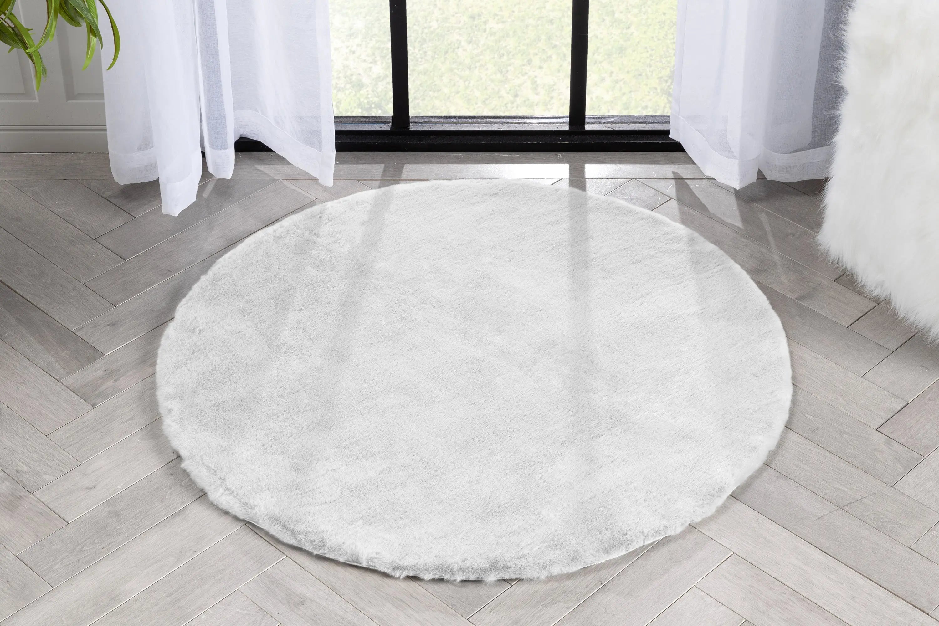 Crest Modern Glam Faux Fur Plush White Shag Rug、mySite、gigharbornorthrealestate