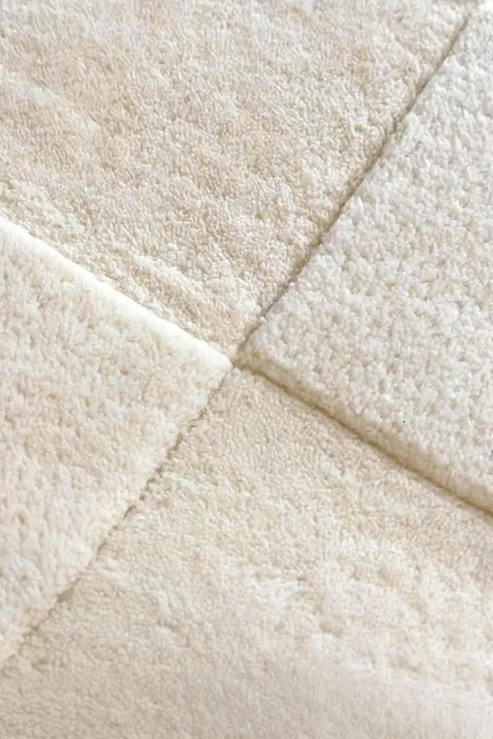 Soft Cream Checkered Hand Tufted Round Wool Rug、mySite、gigharbornorthrealestate