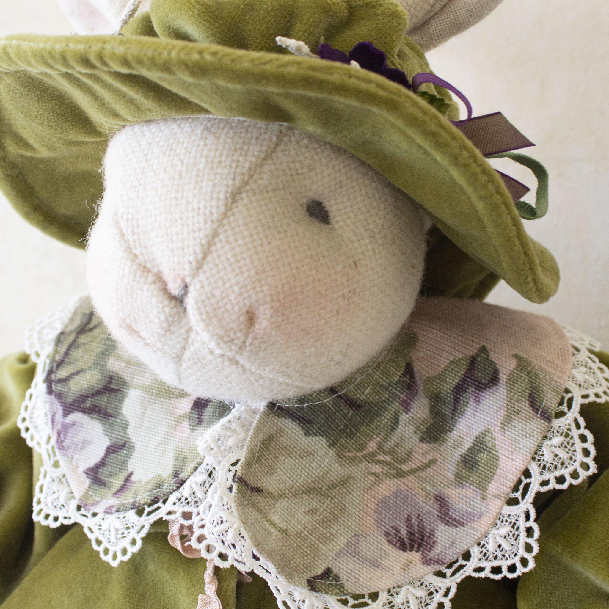 RETIRED - Hutch Studio - Evie Ivy - One Of A Kind Bunny、mySite、g9winljtr
