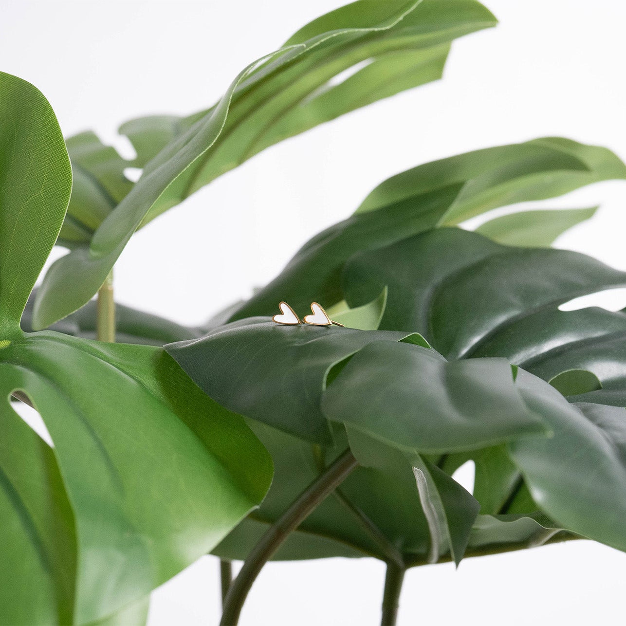 18K Gold PVD Stainless Steel White Enamel Heart Studs / ERJ0081、mySite、dreamappss