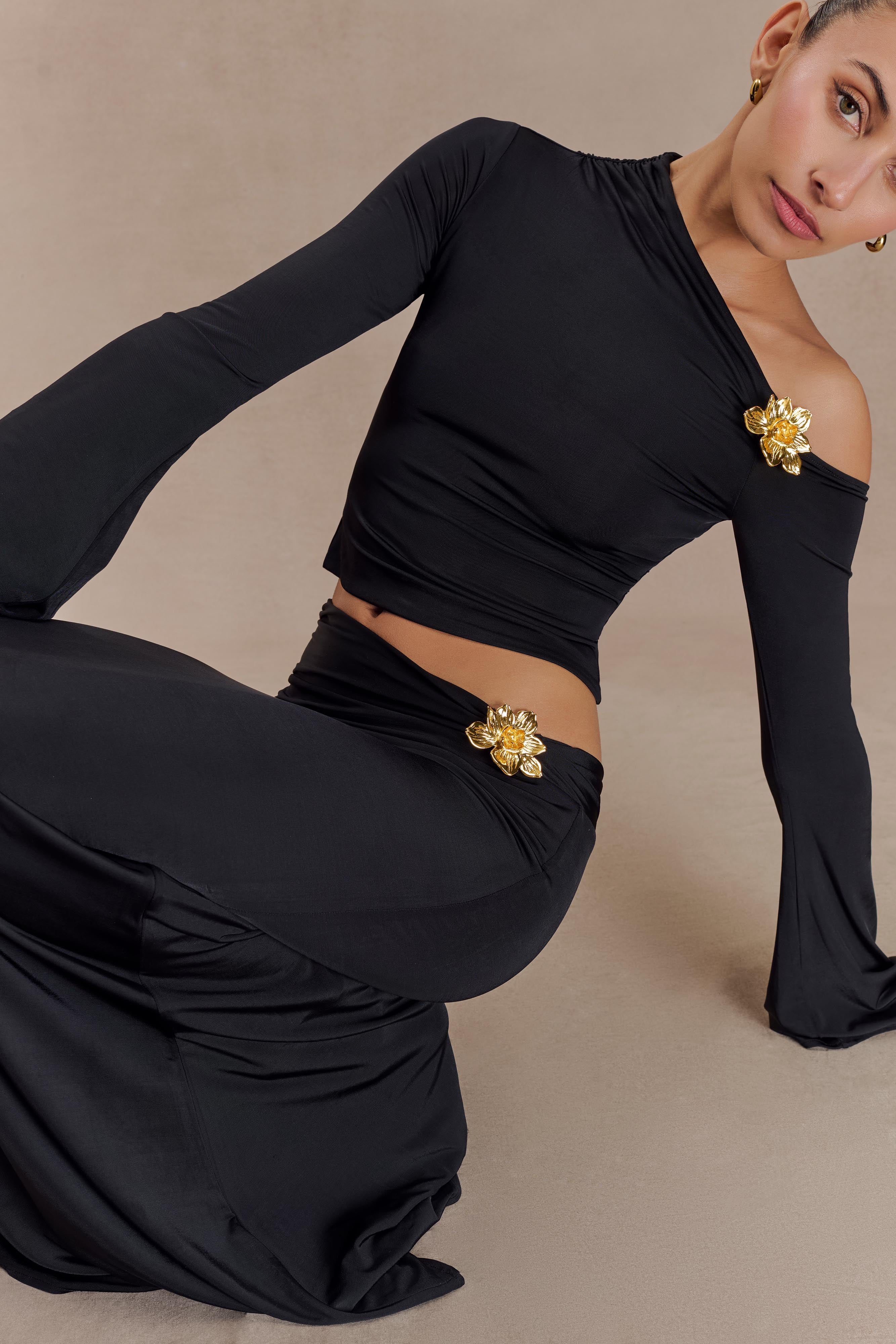 Ainsley Asymmetrical Long Sleeve Top With Floral Hardware - Black、mySite、solidvoid