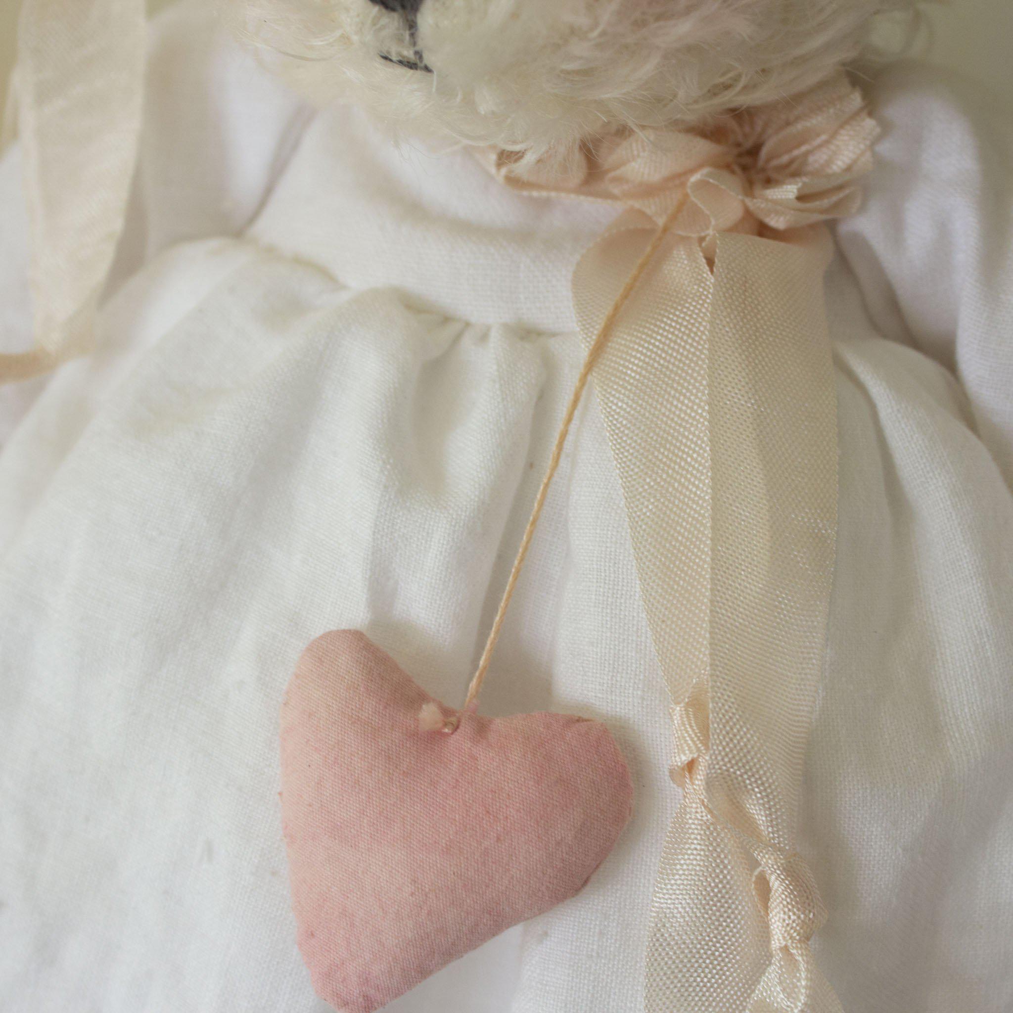 RETIRED - Hutch Studio - Lacey Linen - One Of A Kind Bunny、mySite、g9winljtr