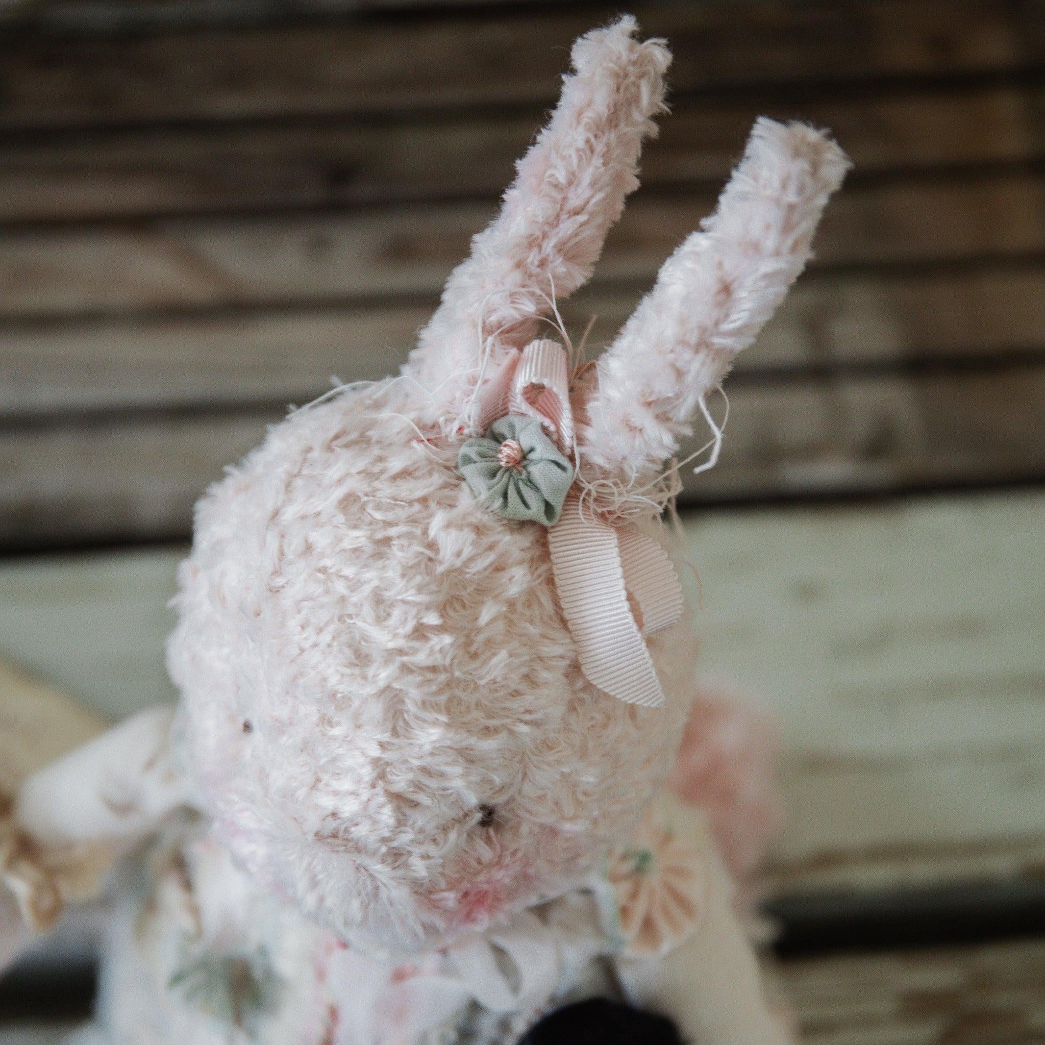 RETIRED - Hutch Studio - Hand Crafted Pheobe Patchwork & Little Caw、mySite、g9winljtr