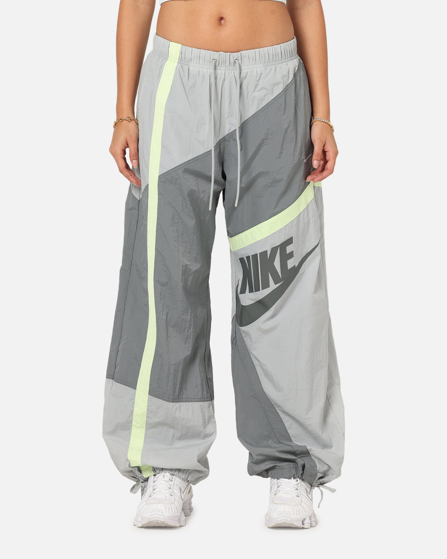 Nike Women's Sportswear Mid-Rise Street Woven Open-Hem Pants Smoke Grey、mySite、zt4zffjzw