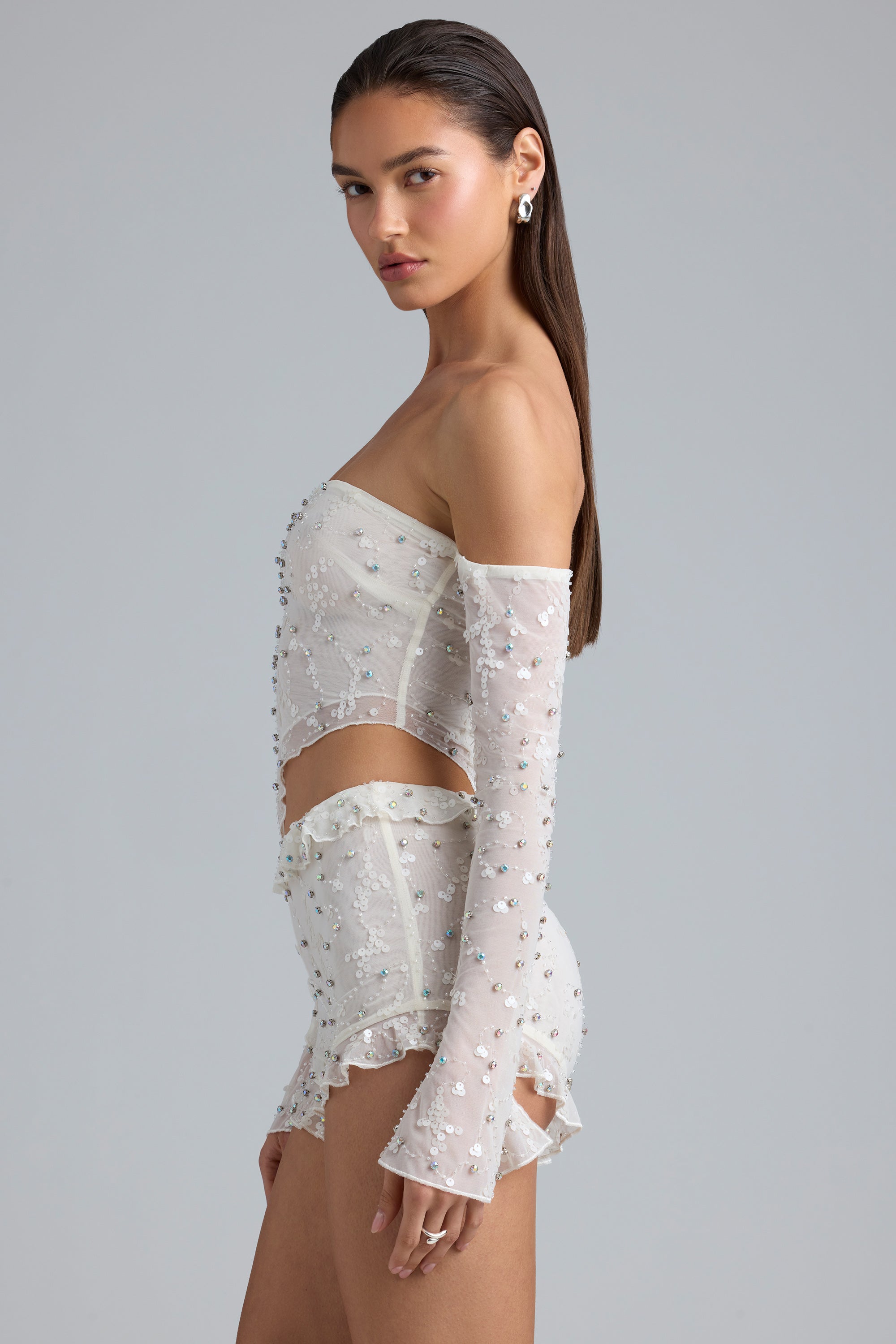 Ruffle Mid-Rise Hot Pant Shorts in Ivory、mySite、solidvoid