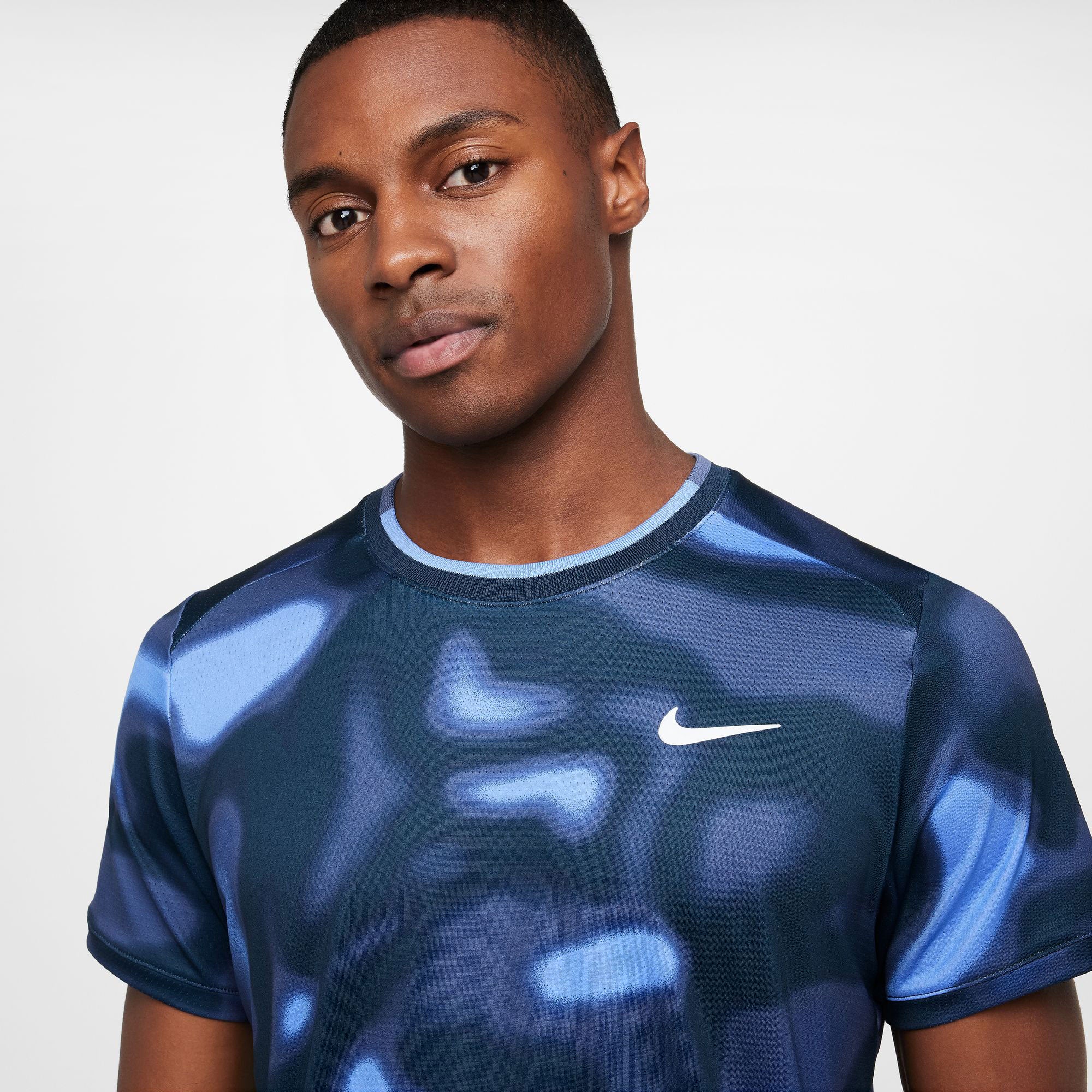 NikeCourt Advantage Men's Dri-FIT Printed Tennis Shirt、mySite、neckold