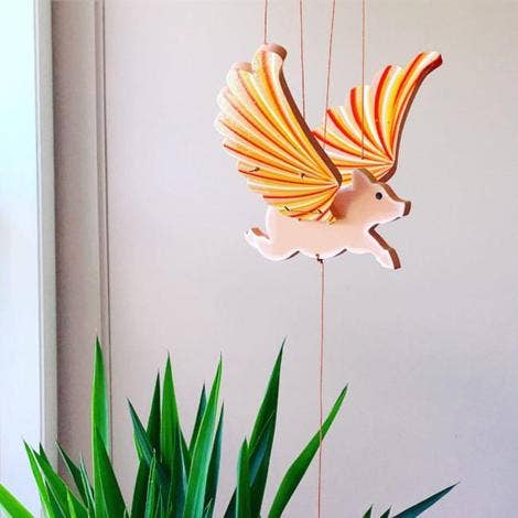 Flying Pig Mobile Hand Painted, Beautiful Conversation Piece or Child's Room Decoration、mySite、g9winljtr