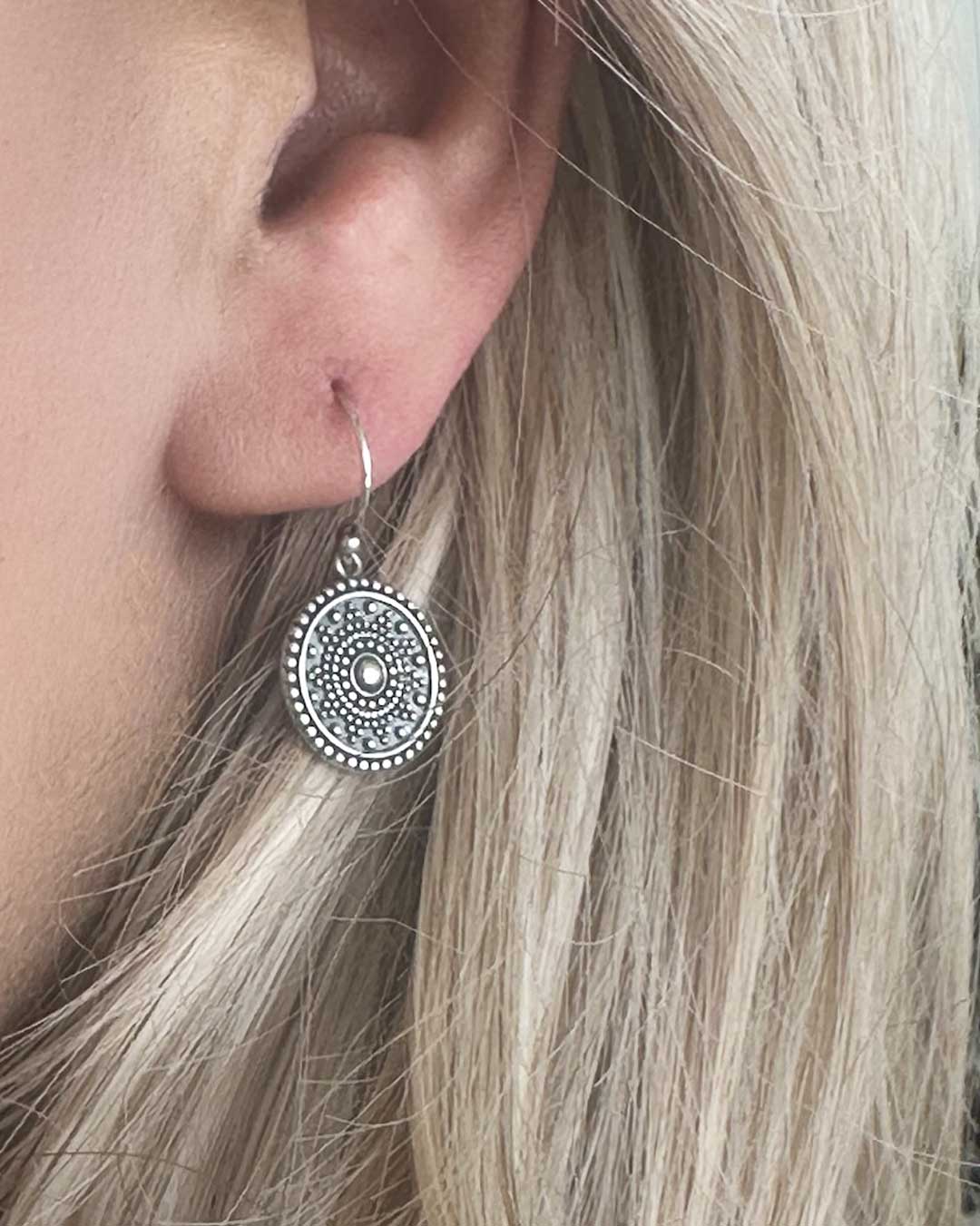 Dainty Mandala Silver Earrings、mySite、topwebapps