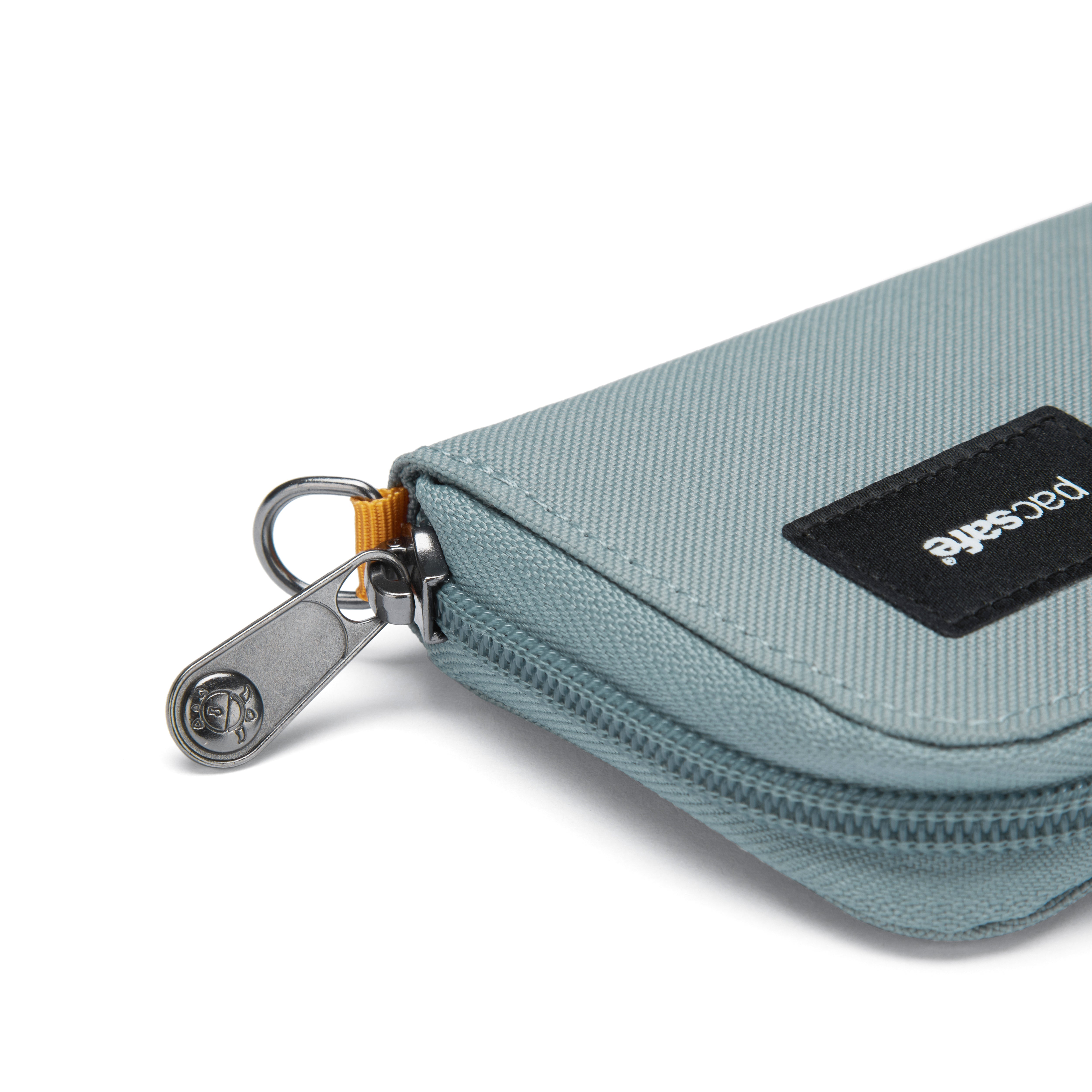 Pacsafe® RFIDsafe™ RFID blocking card wallet、mySite、garagedoors4me